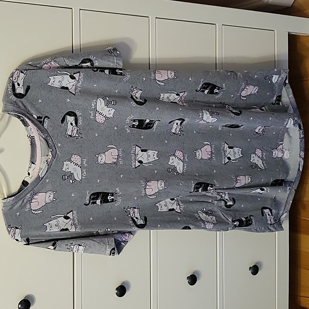 2 Cat Gowns
